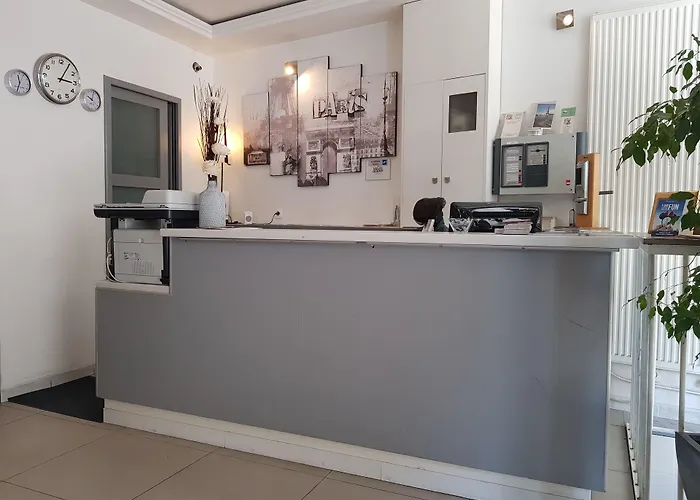Hotel Le Saint-Hubert - Gare De Lyon Bastille 3*