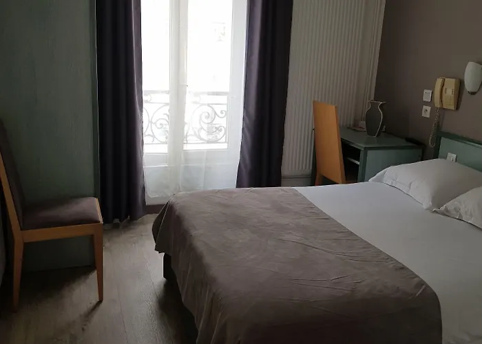 Hotel Le Saint-Hubert - Gare De Lyon Bastille Otel 3*