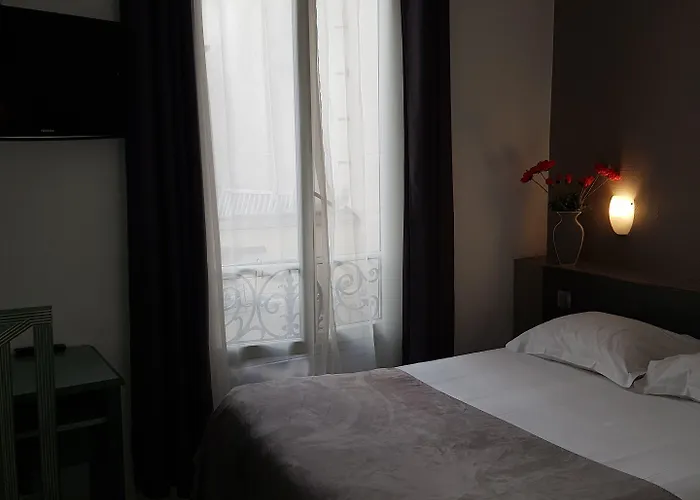 Hotel Le Saint-Hubert - Gare De Lyon Bastille 3*