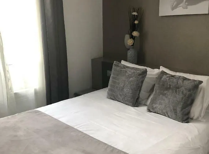 Hotel Le Saint-Hubert - Gare De Lyon Bastille