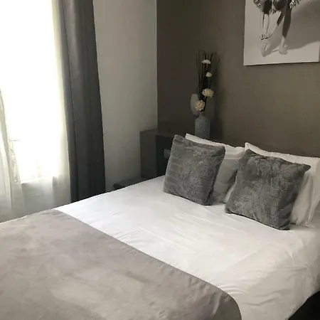 Hotel Le Saint-Hubert - Gare De Lyon Bastille