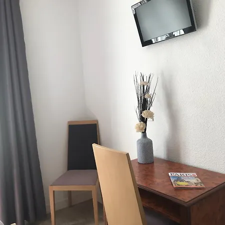 Hotel Le Saint-hubert - Gare De Lyon Bastille 3*